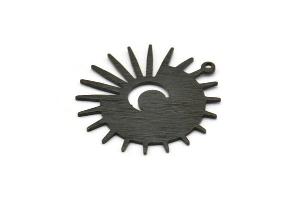 Siyah Güneş Tılsımı, 1 Döngülü 4 Dokulu Oksitlenmiş Siyah Pirinç Güneş ve Hilal Tılsımı, Bulgular (29x28x0,80 mm) M02008