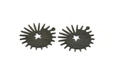 Siyah Güneş Tılsımı, 1 Döngülü 4 Dokulu Oksitlenmiş Siyah Pirinç Güneş ve Yıldız Tılsımı, Bulgular (29x28x0,80 mm) M02007