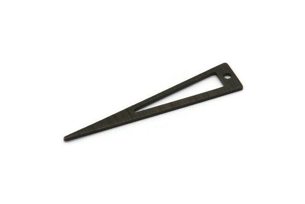 Siyah Üçgen Tılsımı, 1 Delikli 12 Dokulu Oksitlenmiş Siyah Pirinç Üçgen Tılsımı, Bulgular (40x8x0,80 mm) M159
