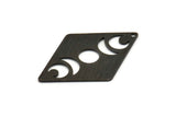 Siyah Elmas Tılsım, 1 Delikli 4 Dokulu Oksitlenmiş Siyah Pirinç Ay Tılsımı, Eşkenar Dörtgen Boşluklar (40x26x0,80 mm) M01528 Q0277