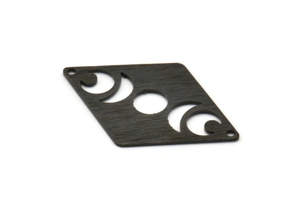Siyah Elmas Tılsım, 2 Delikli 4 Dokulu Oksitlenmiş Siyah Pirinç Ay Tılsımı, Eşkenar Dörtgen Boşluklar (40x26x0,80 mm) M01529 Q0274