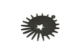 Siyah Güneş Tılsımı, 1 Döngülü 4 Dokulu Oksitlenmiş Siyah Pirinç Güneş ve Yıldız Tılsımı, Bulgular (29x28x0,80 mm) M02006