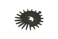 Siyah Güneş Tılsımı, 1 Döngülü 4 Dokulu Oksitlenmiş Siyah Pirinç Güneş ve Göz Tılsımı, Bulgular (29x28x0,80 mm) M02005