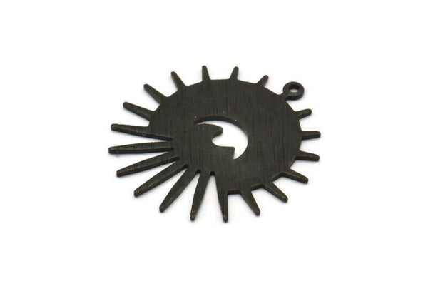 Siyah Güneş Tılsımı, 1 Döngülü 4 Dokulu Oksitlenmiş Siyah Pirinç Güneş ve Göz Tılsımı, Bulgular (29x28x0,80 mm) M02005