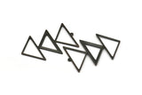 Siyah Üçgen Charm, 1 Döngülü 2 Oksitlenmiş Siyah Pirinç Üçgen Charm (47x30x1mm) M01806