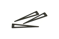 Siyah Üçgen Tılsımı, 1 Delikli 12 Dokulu Oksitlenmiş Siyah Pirinç Üçgen Tılsımı, Bulgular (40x8x0,80 mm) M159