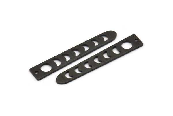 Siyah Ay Tılsımı, 1 Delikli 12 Dokulu Oksitlenmiş Siyah Pirinç Ay Evreleri Tılsımı (35x6x5x0,80 mm) M02347