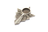 Silver Badge Charm, 2 Antique Silver Plated Brass Rosette Pendants With 1 Loop - Pad Size 10mm (36x27mm) N1483 H1333