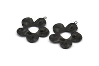 Black Daisy Charm, 4 Oxidized Black Brass Daisy Charms With 1 Loop (33x30x0.60mm) D849