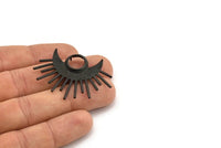 Ay ve Güneş, Oksitlenmiş Siyah Pirinç Hilal ve Yarı Güneş Kolye, 2 Halka ve 11 mm Ped, Bulgular (47x33x1,2 mm) BS 1952 H1351