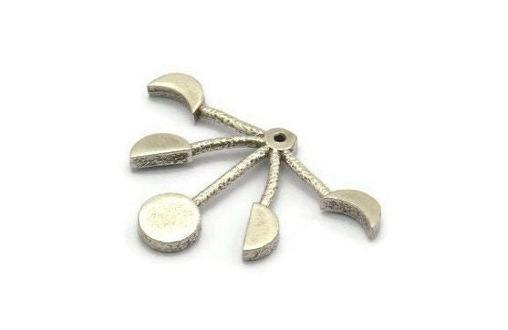 Moon Phases Earring, 2 Antique Silver Plated Brass Crescent Earrings With 1 Loop, Pendant Findings (24x27x2mm) E235