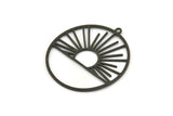 Siyah Yuvarlak Charm, 4 Oksitlenmiş Siyah Pirinç Yükselen Güneş Desenli Yuvarlak Şekilli Charm, 1 Döngülü, Charm Kolye Uçları (37x35x0,60 mm) A5174