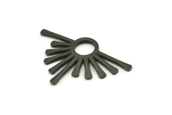 Siyah Güneş Kolye, 2 Oksitlenmiş Siyah Pirinç Çekiçlenmiş Güneş Kolye (36x23x1,7 mm) N1267