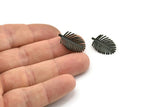 Siyah Yaprak Tılsımı, 1 Halkalı 4 Oksitlenmiş Siyah Pirinç Yaprak Tılsımı, Küpeler, Bulgular (21x13x1mm) N1207