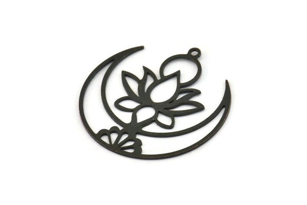 Siyah Lotus Tılsımı, 4 Oksitlenmiş Siyah Pirinç Lotus Çiçeği ve Hilal Desenli Tılsım, 1 Döngü, Bulgular (34x33x0,60 mm) A5133