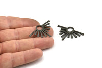 Siyah Güneş Kolye, 2 Oksitlenmiş Siyah Pirinç Çekiçlenmiş Güneş Kolye (36x23x1,7 mm) N1267