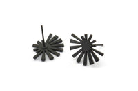 Siyah Güneş Küpe, 4 Oksitlenmiş Siyah Pirinç Yükselen Güneş Bayrağı Küpe (18x14x1mm) N1340