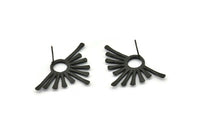 Siyah Güneş Küpe, 2 Oksitlenmiş Siyah Pirinç Çekiçlenmiş Güneş Çivi Küpe (36x23x1,7 mm) N1284
