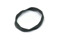 Siyah Düzensiz Tılsım, Deliksiz Oksitlenmiş Siyah Pirinç Düzensiz Tılsımlar, Bulgular (51x45mm) N1154