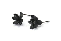 Siyah Çiçek Küpe, 1 Halkalı 2 Oksitlenmiş Siyah Pirinç Çiçek Küpe (15x14 mm) N1204