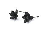 Siyah Çiçek Küpe, 1 Halkalı 2 Oksitlenmiş Siyah Pirinç Çiçek Küpe (15x14 mm) N1204