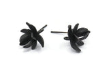 Siyah Çiçek Küpe, 1 Halkalı 2 Oksitlenmiş Siyah Pirinç Çiçek Küpe (15x14 mm) N1204