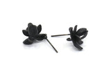 Siyah Çiçek Küpe, 1 Halkalı 2 Oksitlenmiş Siyah Pirinç Çiçek Küpe (15x14 mm) N1204