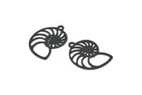 Siyah Kabuk Charm, 1 Halkalı 8 Oksitlenmiş Siyah Pirinç Salyangoz Kabuğu Şeklinde Charm, Küpe Parçaları (26x18x0,60 mm) A3532