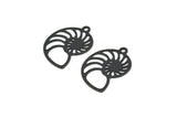Siyah Kabuk Charm, 1 Halkalı 8 Oksitlenmiş Siyah Pirinç Salyangoz Kabuğu Şeklinde Charm, Küpe Parçaları (26x18x0,60 mm) A3532