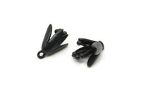 Siyah Çiçek Tılsımı, 1 Döngülü 4 Oksitlenmiş Siyah Pirinç Çiçek Tılsımı, Bulgular (14x10mm) N1234