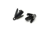 Siyah Çiçek Tılsımı, 1 Döngülü 4 Oksitlenmiş Siyah Pirinç Çiçek Tılsımı, Bulgular (14x10mm) N1234
