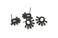 Siyah Papatya Küpe, 2 Çekiçlenmiş Oksitlenmiş Siyah Pirinç Küçük Çiçek Küpe (18x13x1,2 mm) N1185
