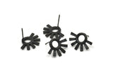 Siyah Papatya Küpe, 2 Çekiçlenmiş Oksitlenmiş Siyah Pirinç Küçük Çiçek Küpe (18x13x1,2 mm) N1185