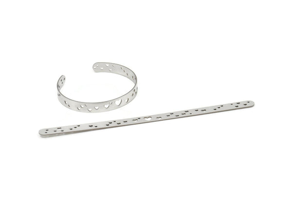 Steel Heart Bracelet, Stainless Steel Flat Bracelet, Stainless Steel Heart Patterned Bangle, Bracelet Bangle (157x8x0.80mm) SMP2001