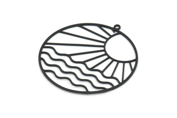 Siyah Yuvarlak Charm, Oksitlenmiş Siyah Pirinç Yükselen Güneş ve Dalgalı Desenli Yuvarlak Şekilli Charmlar, 1 Döngü, Bulgular (41x39x0,60 mm) A6544
