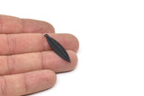 Siyah Yaprak Tılsımı, 1 Döngülü 12 Oksitlenmiş Siyah Pirinç Yaprak Tılsımı, Kolye Ucu, Bulgular (35x8mm) Brs 409 A0170