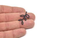Siyah Yaprak Tılsımı, 1 Döngülü 12 Oksitlenmiş Siyah Pirinç Yaprak Tılsımı, Bulgular (35x19x0,50 mm) A1386
