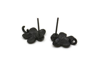 Siyah Çiçek Küpe, 1 Döngülü 4 Oksitlenmiş Siyah Pirinç Çiçek Küpe (13x11 mm) N2295