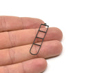 Siyah Geometrik Charm, 1 Döngülü 6 Oksitlenmiş Siyah Pirinç D Şeklinde Charm, Bulgular (44x9x0,80 mm) SMP0776 A6047