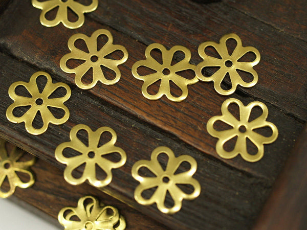 100 Pcs Raw Brass Flower, Charms, Findings (13 Mm) Brs 121 ( A0240 )