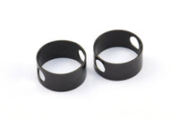 Siyah Daire Charm, 2 Delikli 6 Oksitlenmiş Pirinç Siyah Daire (17x8x0,5 mm) BS 1777 S686