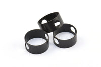 Siyah Daire Charm, 2 Delikli 6 Oksitlenmiş Pirinç Siyah Daire (17x8x0,5 mm) BS 1777 S686