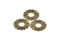 Brass Flower Connector, 15 Antique Brass Round Flower Connectors, Charms, Pendant, Findings (19mm) Pen 554 K066