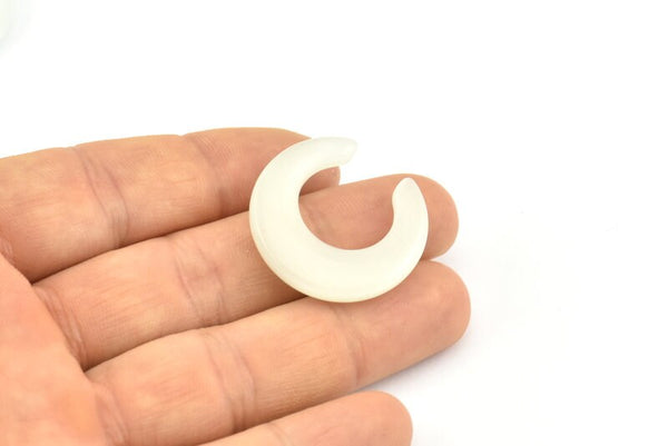 Cat&#39;s Eye Horn, 2 White Crescent Pendant, Earrings, Findings (26x27.5x5.5mm) X035