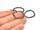 Siyah Daire Charm, Deliksiz 12 Oksitlenmiş Siyah Pirinç Dalgalı Daire Charm, Küpeler, Bulgular (26x25x0,60 mm) D0715 S1028