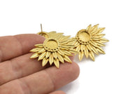 Brass Sunflower Earring, 2 Raw Brass Sunflower Badge Stud Earrings - Pad Size 8mm (39x25mm) N0766