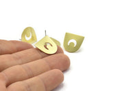 Stud Earring, 10 Raw Brass D Shaped Crescent Moon Stud Earrings (16x17x0.50mm) M1061 A2277