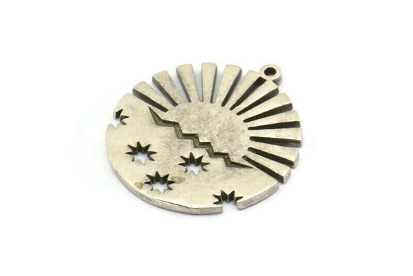 Gümüş Güneş Tılsımı, Antik Gümüş Kaplamalı Pirinç Güneş Tılsımı, 1 Döngü, Buluntular (28x26x1,5 mm) N1713