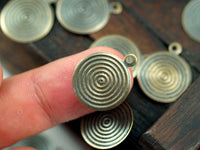 Vintage Earring Finding, 20 Antique Brass Round Spiral Charms, Pendant, Findings (16mm) Pen 135 K048