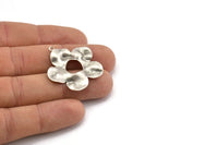 Silver Daisy Charm, 4 Antique Silver Plated Brass Daisy Charms With 1 Loop, Pendants, Earrings (33x30x0.60mm) D849 H0894